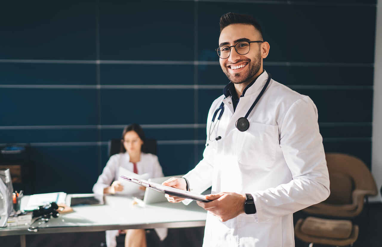Médicos que se prepararam para a aprova do enare